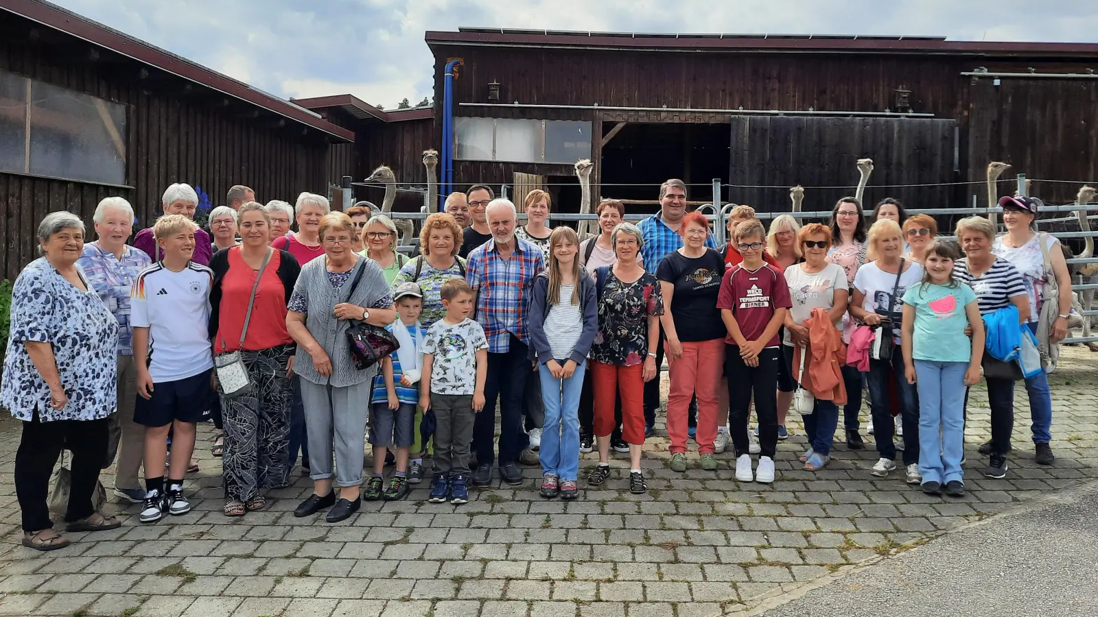 Vereinsausflug zur Straußenfarm der Familie Franz nach Kotzenbach (Bild: Anette Heldmann)