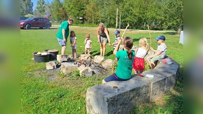 Viel Spaß hatten die Kinder in den Vilsecker Vilsauen beim Naturerlebnistag des OGV Sigl.  (Bild: Christian Trummer)