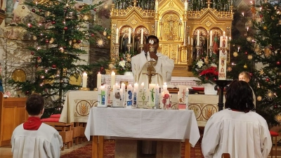 Tauferneuerung in St. Michael.  (Bild: Ulrike Kiendl)