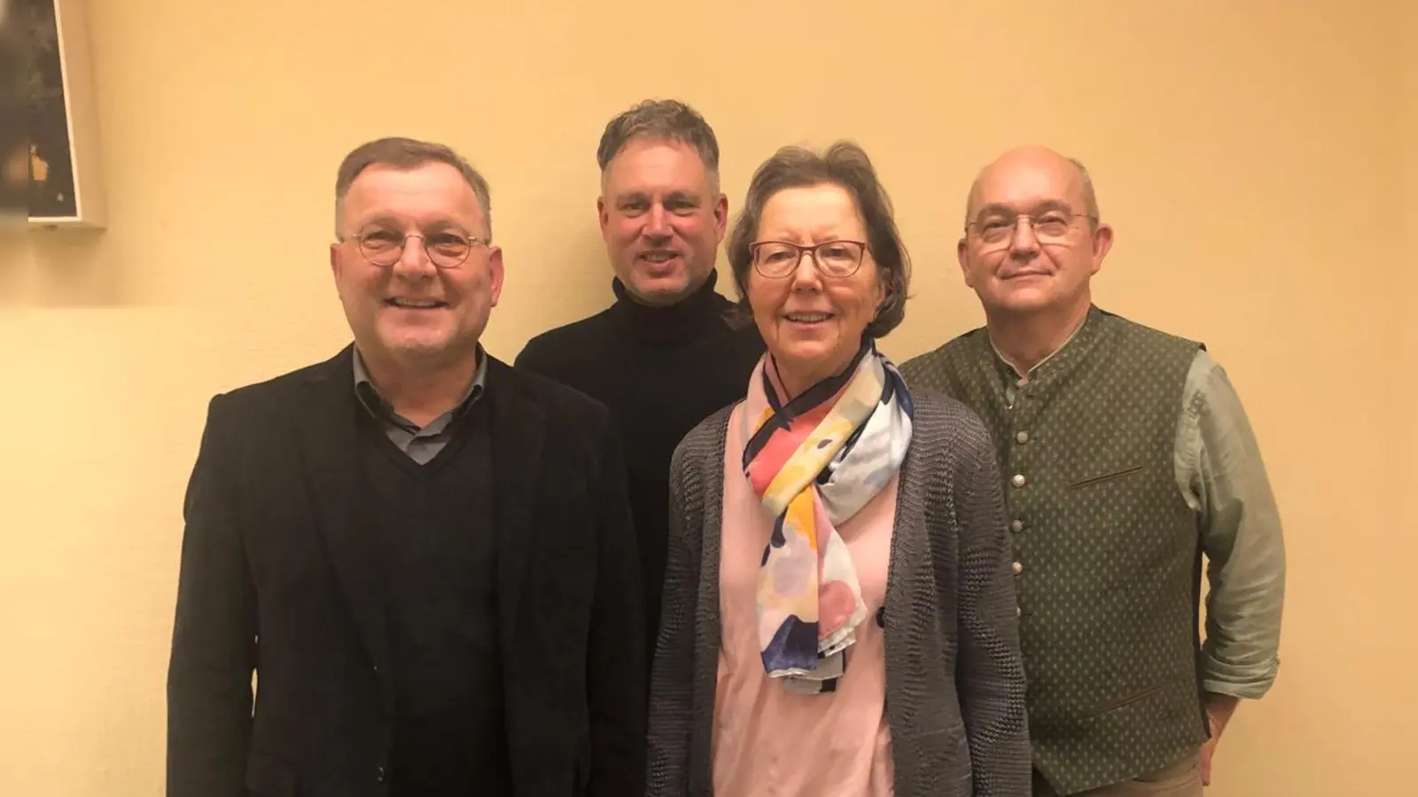 Stadtpfarrer Markus Brunner mit der neuen Kirchenverwaltung (von links): Markus Brunner, Christian Beck, Angelika Wallner und Michael Graubmann. (Bild: Christine Graubmann)