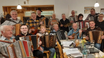 Zünftig ging es wieder zu beim Wirtshaussingen des HAK in Kötzersdorf mit den Musikanten aus der Region.  (Bild: HAK Kemnath/exb)