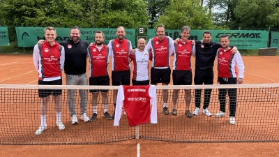 von links nach rechts: Karsten Herold, Maximilian Hofmann (Sponsor Nova Hüppe), Philipp Schöttner, Korbinian Appl, Bastian Lumpp, Miroslav Herzán, Markus Hochholzer, Bernhard Schubert (Sponsor Sport Schubert), Patrick Gebhart (Bild: Karsten Herold )