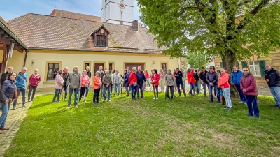 Eine Station bei der Führung in Kastl zum Heimaterlebnistag war der Historische Pfarrhof.  (Bild: Gemeinde Kastl bei Kemnath/exb)