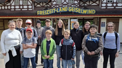 Großschönbrunner Ministranten im Freizeitland Geiselwind. (Bild: Stephanie Lederer)