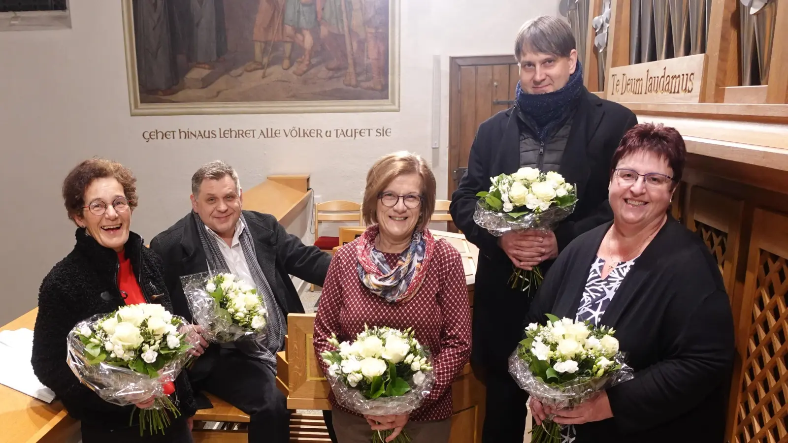 Die neue Vorstandschaft (von links) A. Haberkorn, Kirchenmusiker Matthias Schraml, A. Riedl, Pfarrer Oliver Pollinger, M. Bauer. (Bild: Thomas Jüttner )