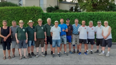 Spartenleiterin Beate Stiegler, Vereinsmeister Josef Beck, Stadtschützen, Generation Player, Tennis (von links).  (Bild: Georg Kick)