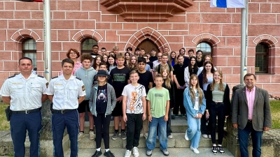 Geehrte Schüler- und Buslotsen mit Vertretern der Polizei, der Stadt Sulzbach-Rosenberg und der Gebietsverkehrswacht Sulzbach-Rosenberg (Bild: Rosalia Wendl)