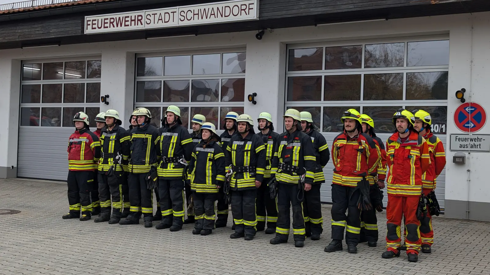 Abnahme des Atemschutzleistungswettbewerbs der Stufe Gold. (Bild: Hans-Jürgen Schlosser)