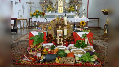 Erntealtar in der Benefiziumskirche St. Erhard in Wildenau<br><br> (Bild: Josef Albrecht)