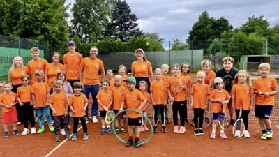 Unsere trainingsfleißigen Kinder mit Jugend- und Trainerteam (Bild: Christoph Janota)