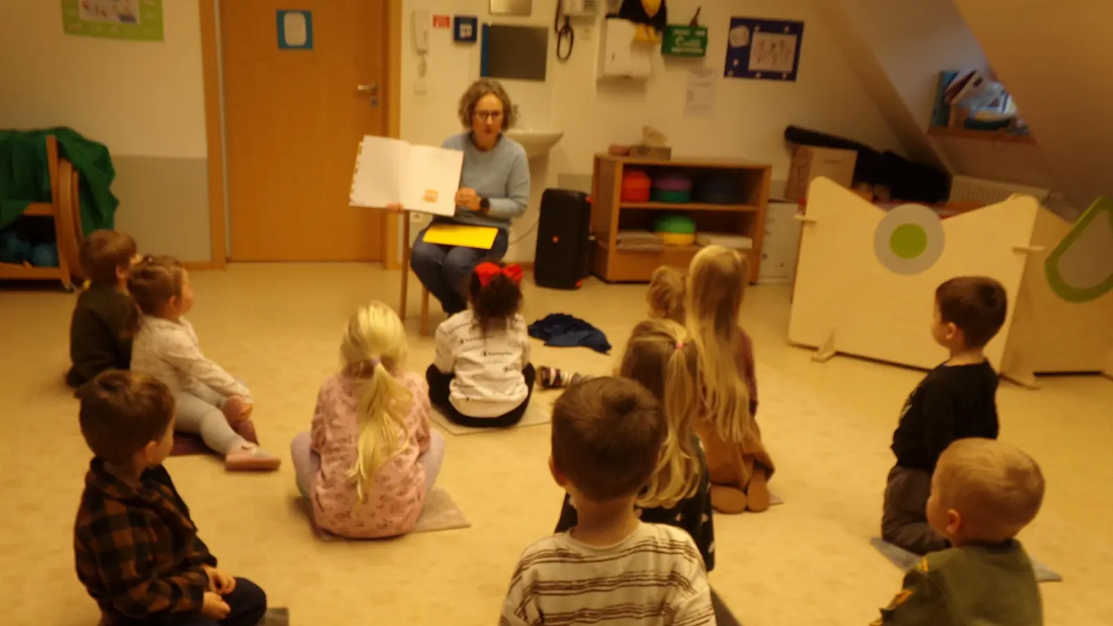 Vorlesetag im evangelischen Kindergarten in Erbendorf. (Bild: Stefanie Urban)