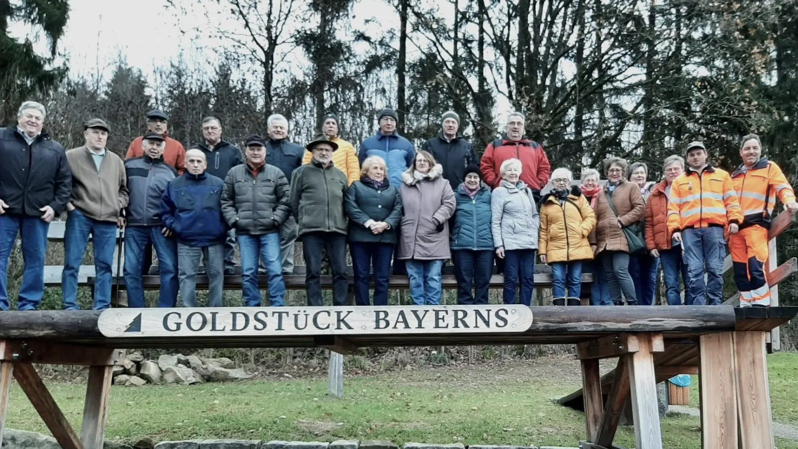 Gruppenbild auf dem „Goldstück Bayerns“. (Bild: Hans Aschka)