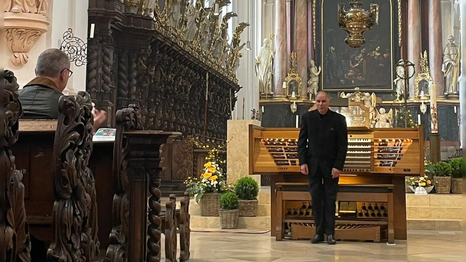 Der renommierte Organist Christian Brembeck gab ein Orgelkonzert in der Stiftsbasilika Waldsassen. (Bild: Andreas Sagstetter/exb)