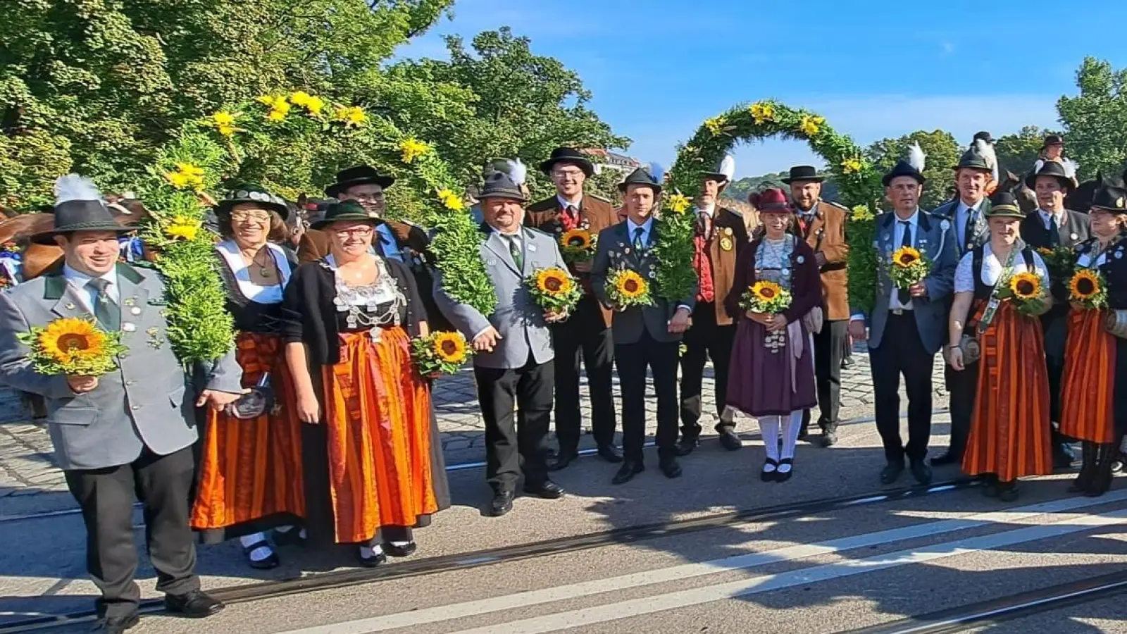 Oberlinder Schützen mit beim Oktoberfestzug. (Bild: Renate Kellner)