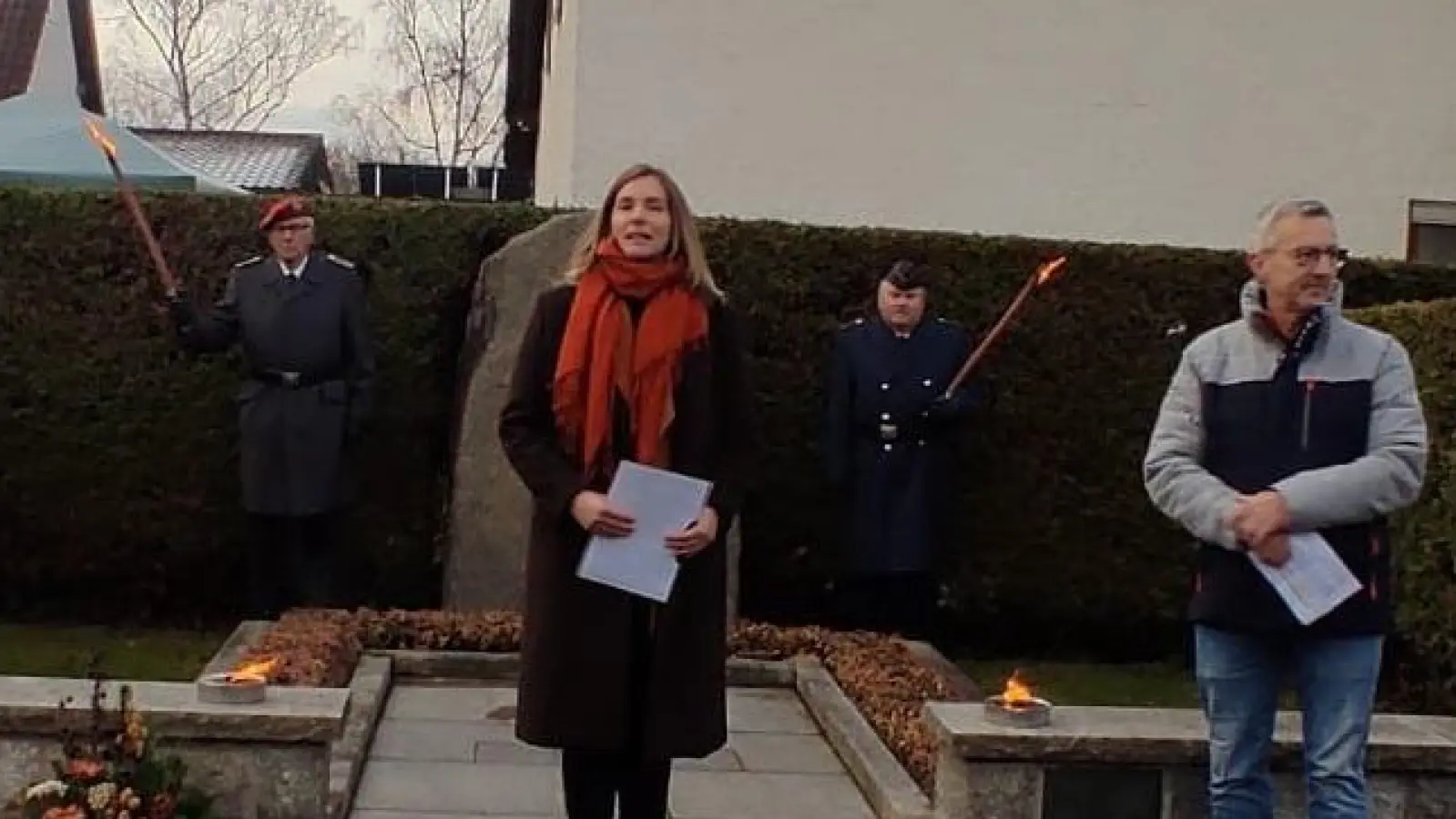 Traditionelle Gedenkfeier der Rehbühlsiedler am Kriegerdenkmal (Bild: Rosa Meier)