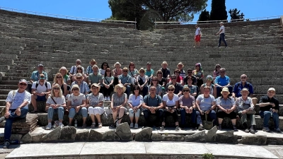 Die Ewige Stadt Rom war das Ziel einer Studienreise der Volkshochschule. Im Bild ist die Gruppe in den Ruinen von Ostia Antica zu sehen. (Bild: bz)