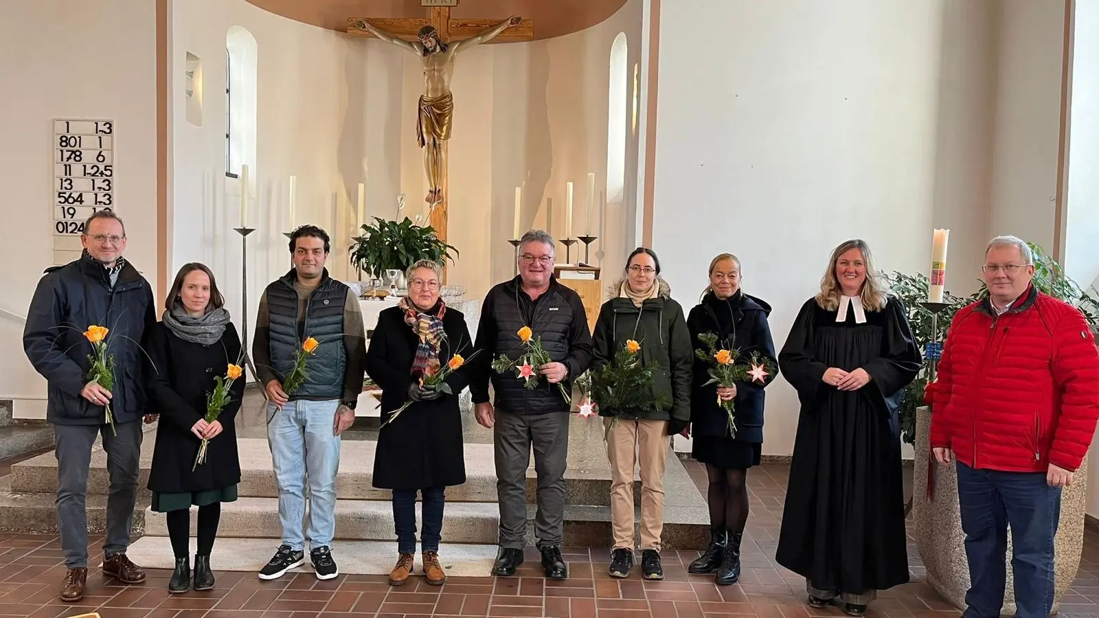 Von links: Christian Münch, Jennifer Frank, Arta Mohammadi, Sandra Gürster, Dieter Meng, Christiane Eggert, Barbara Schattauer-Züllich und Carsten Gleißner mit Pfarrerin Dr. Stefanie Schön (2. Von rechts). (Bild: Luca Frank)