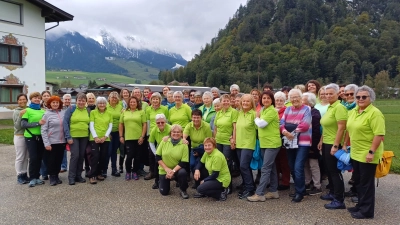 50 Damen des SV Loderhof/Sulzbach bei ihrem diesjährigen Wanderausflug in den Tiroler Kaiserwinkl. (Bild: Gerda Donhauser)