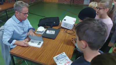 Autorenlesung mit Fabian Lenk in der Grundschule Erbendorf. (Bild: Anita Benkhardt/exb)