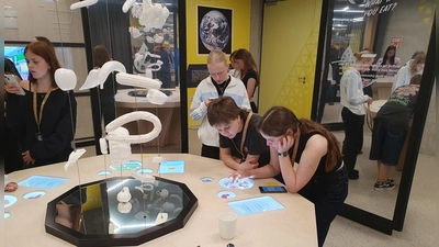 In der Ausstellung der MINT-Labs (Bild: Alexandra Flierl)