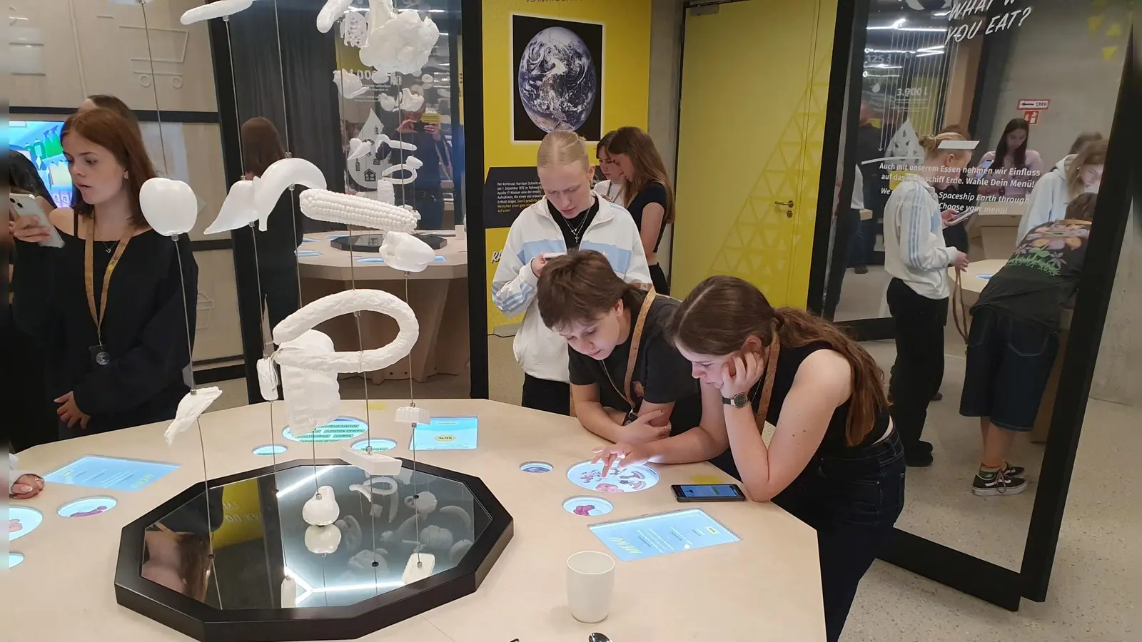 In der Ausstellung der MINT-Labs (Bild: Alexandra Flierl)