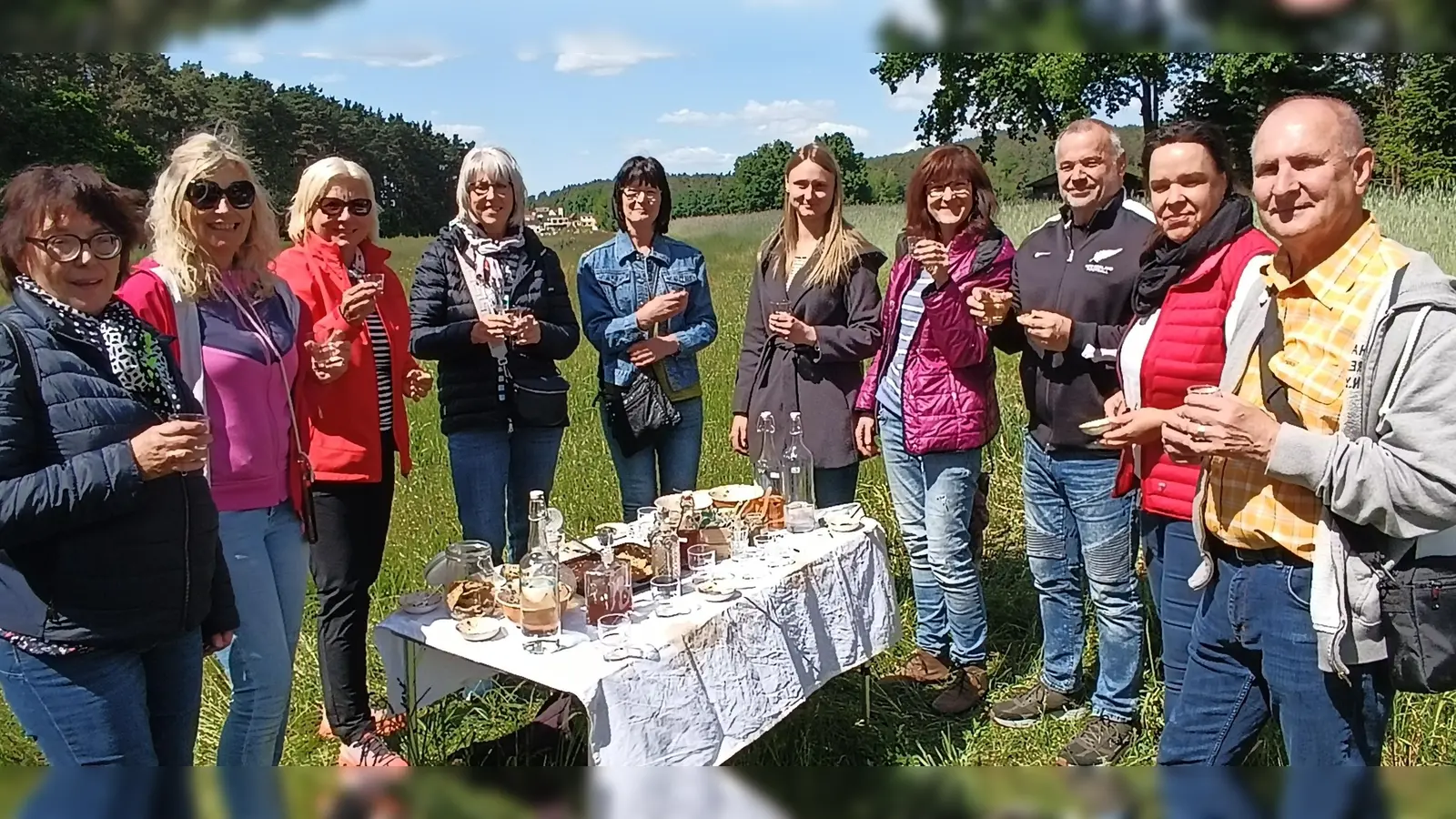 Die Teilnehmergruppe genoß dass kulinarisches Büfett (Bild: Evi Höllerer)