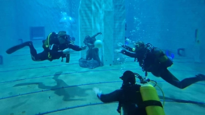 TC Nautilus beim Unterwasserball  (Bild: Tom Neufeld)