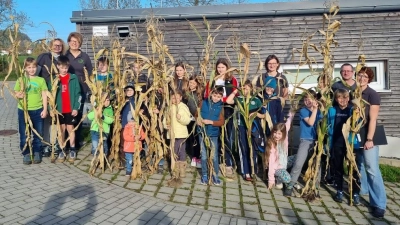 Sieger waren sie am Ende alle: Der Gartenbauverein Dieterskirchen belohnte alle Kinder mit einem Kinonachmittag in der Sternwarte. Dazu gab es Popcorn.  (Bild: Jasmin Brandl)