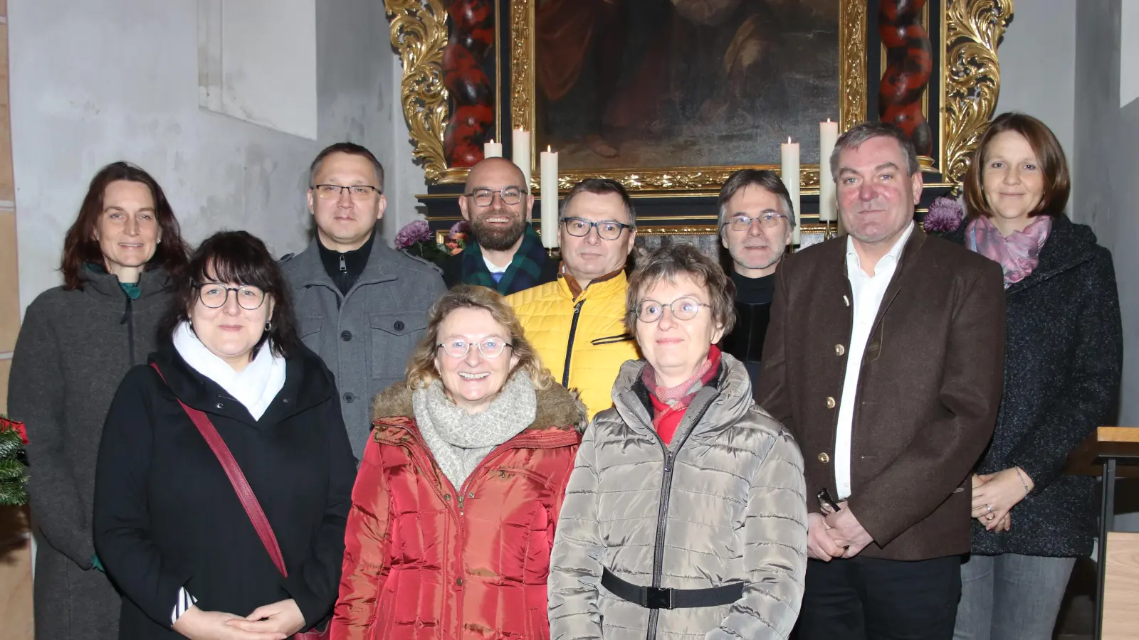 Der alte und neue Kirchenvorstand (hintere Reihe von links nach rechts: Elke Wiesner, Markus Schieder, Alexander Stark, Helmut Hackbarth, Pfarrer Andreas J. Ruhs, Harald Stengel und Annette Punzmann. Vordere Reihe von links nach rechts: Rosemarie Uschold, Doris Borchardt und Helga Steiniger. (Bild: Frank Borchardt)