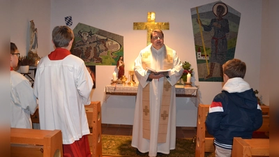 Pfarrer Udo Klösel hielt den Gottesdienst zum Patrozinium St. Wendelin in Niederland. (Bild: Peter Garreiss )