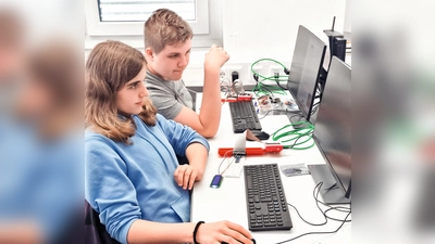 Beim dreitägigen Kurs erhielten die Jugendlichen eine praxisnahe Einführung in die Welt der Software und Hardware. (Bild: Cedric Hauser)