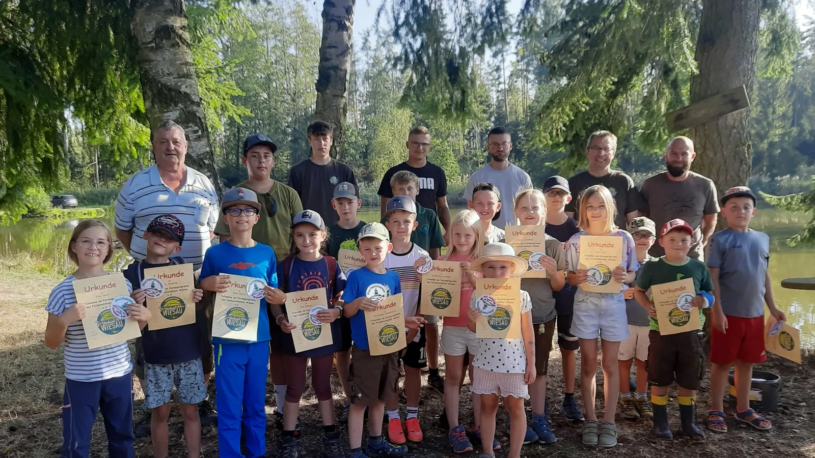 Ferienprogramm des Fischereivereins begeistert die Kinder. (Bild: Richard Herold)