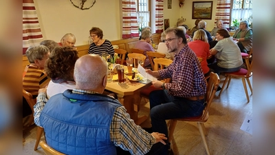 Gemütliches Beisammensein war beim VdK-Osterkaffee im OWV-Heim in Tirschenreuth angesagt.  (Bild: VdK Tirschenreuth/exb)