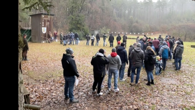 Großer Andrang beim Truthahnschießen  (Bild: Roland Rupprecht)