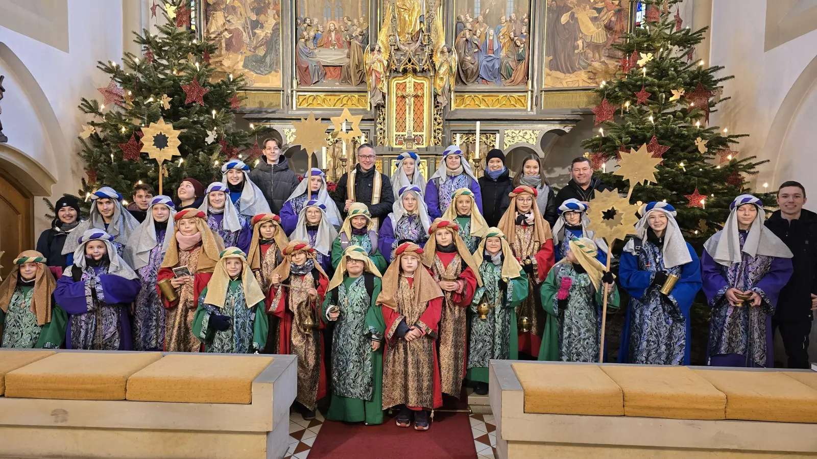 Pleysteins Sternsinger nach der Aussendungsfeier (Bild: Birgit Müllner)