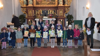 Die Kindergartenkinder gestalteten den Erntedankgottesdienst mit. (Bild: Heidi Kurz)