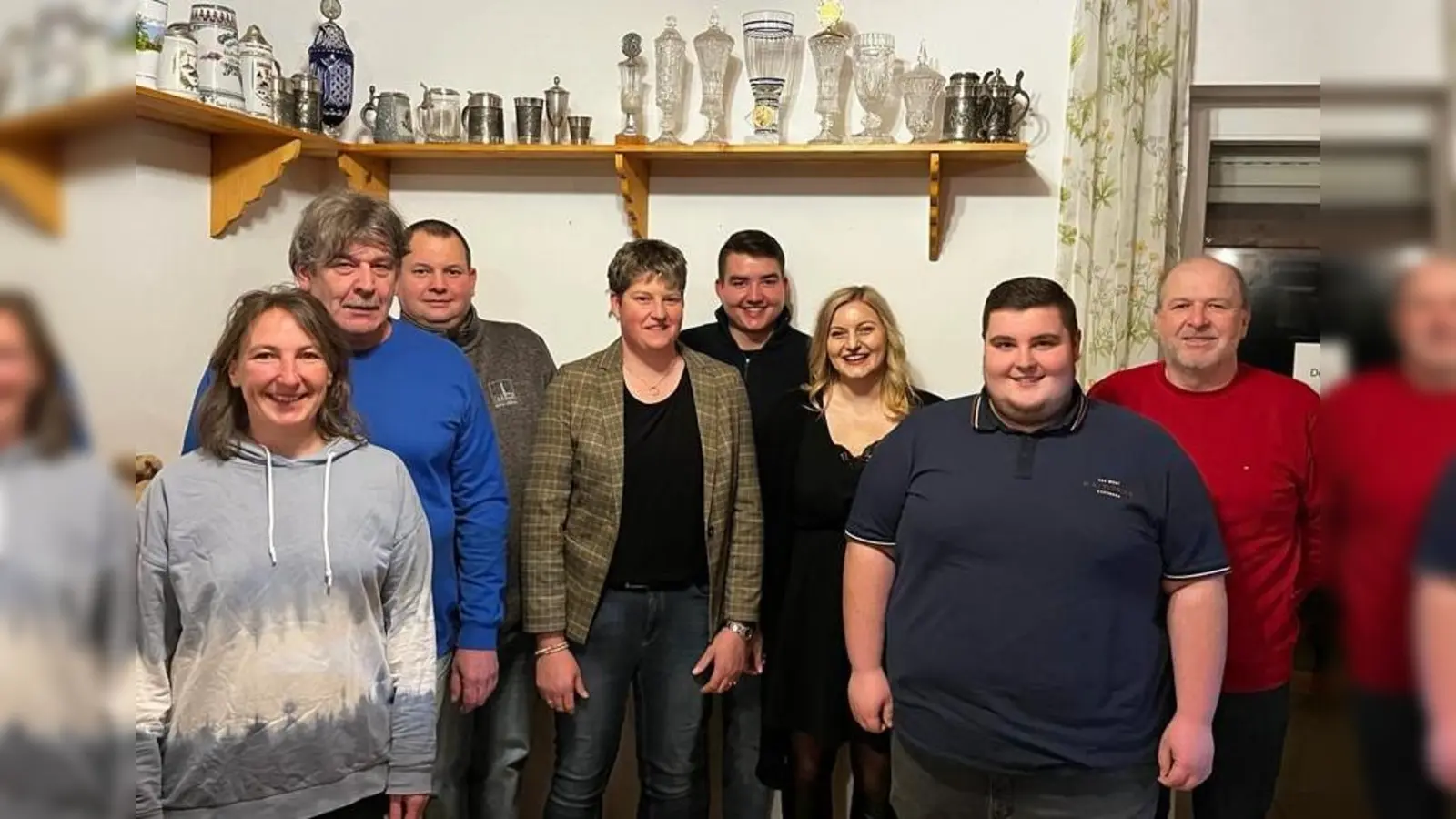 Neuwahlen gab es bei der Eisstockabteilung des TV Nabburg. Das Bild zeigt (von links) Liliane Nirschl, Thomas Nirschl, Franz Bergmann, Kerstin Ehemann, Hannes Kemptner, Carolin Neidl, Lukas Blödt und Albert Bauer.  (Bild: Eimer/exb)