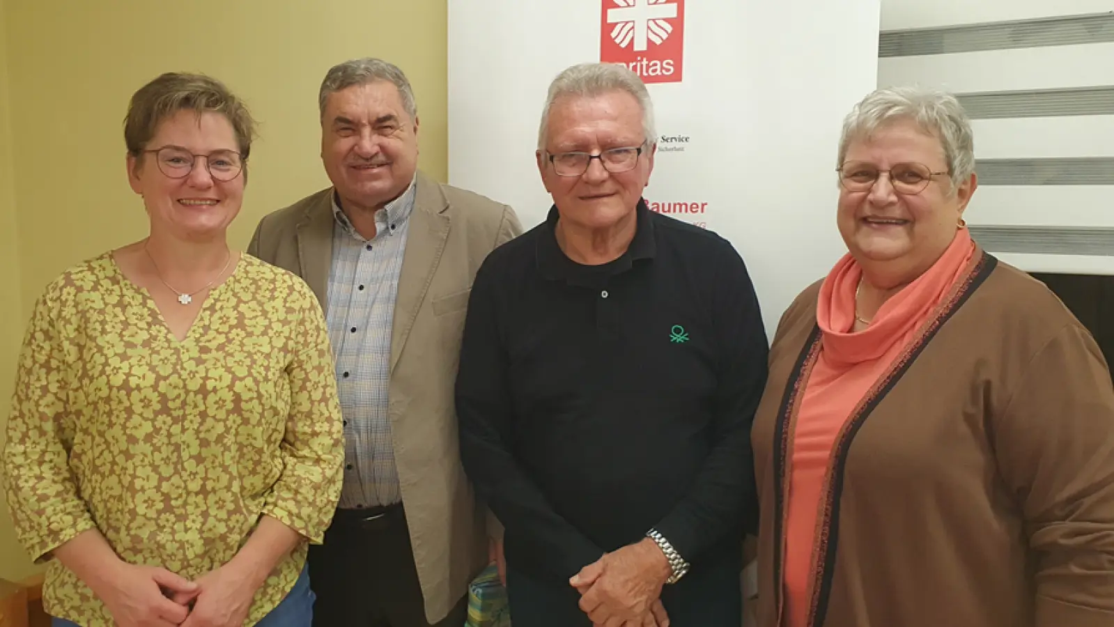 Vorsitzender Hubert Ruml (Zweiter von rechts) dankte den beiden ausscheidenden Rechnungsprüfern Eva Maria Schwendner (rechts) und Günther Holler. Neu im Vorstandsgremium ist die Winklarner Bürgermeisterin Sonja Meier (links).  (Bild: Claudia Reiter)