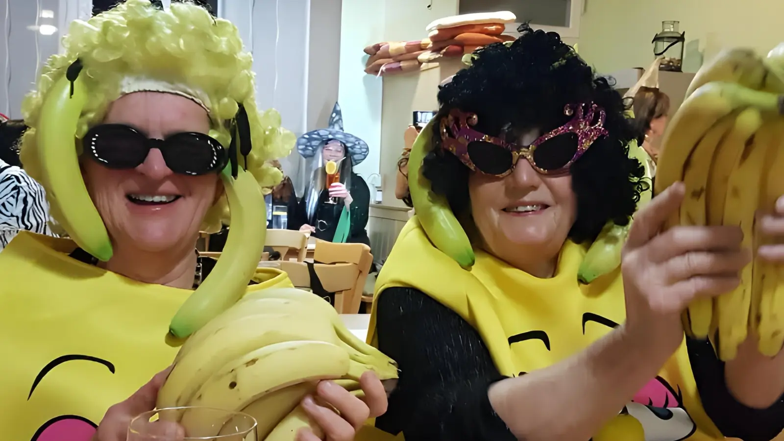 beim Weiberfasching im Sportheim des SV Loderhof/Sulzbach fehlt es nicht an Vitaminen. (Bild: dod)