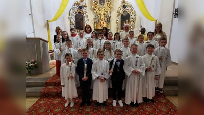 Insgesamt 19 Kinder durften erstmals an der Heiligen Kommunion teilnehmen. (Bild: gz)