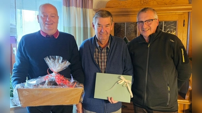 Verein gratuliert (Bild: Verena Wolfrath)