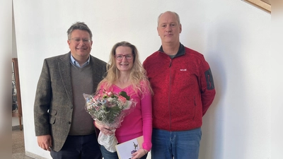 Bezirksgeschäftsführer Christian Eisenried, Jubilarin Alexandra Spachtholz und Kreisgeschäftsführer Thomas Döhler (von links). (Bild: Silvia Trißl)
