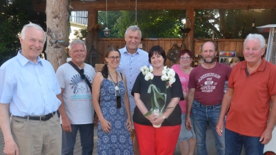 Stadtrat Hans Forster (rechts) hatte alle Beteiligten zum Helferfest eingeladen.  (Bild: Helmut Kunz)
