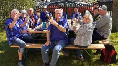 Gemütliches Beisammensein im Vereinsheim-Garten der Wanderfreunde Hirschau (Bild: Alfred Naber)