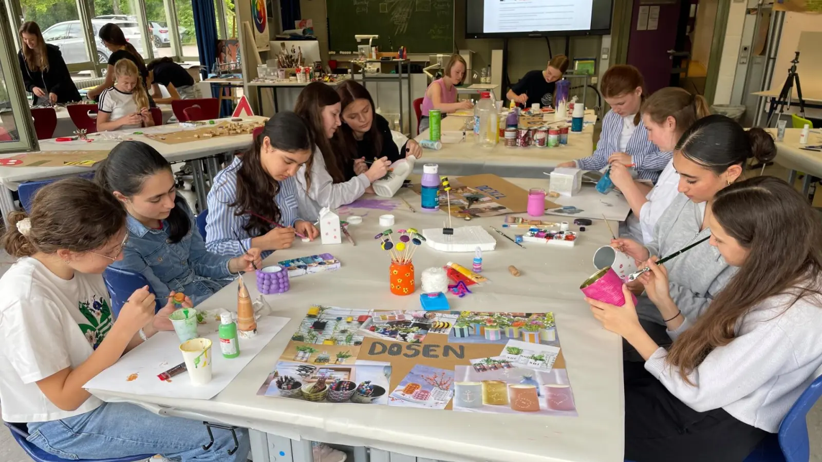Die jüngsten „Ellys” machen aus Müll Kunst. (Bild: Hannah Weimann)