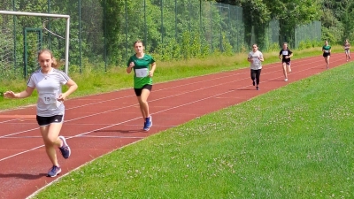 Runde um Runde müssen die Sportlerinnen absolvieren. (Bild: Renate Ziegler)