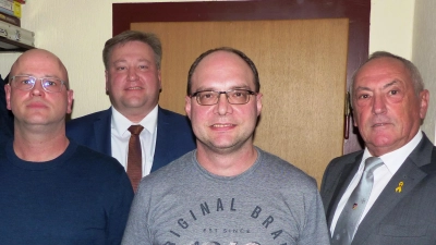 Die Kastler Reservisten haben eine neue Führung (von links): Vorsitzender Christian Bäuml, Bürgermeister Stefan Braun, Zweiter Vorsitzender Thomas Fink und Werner Gebhardt vom Landesreservistenverband. (Bild: jp)