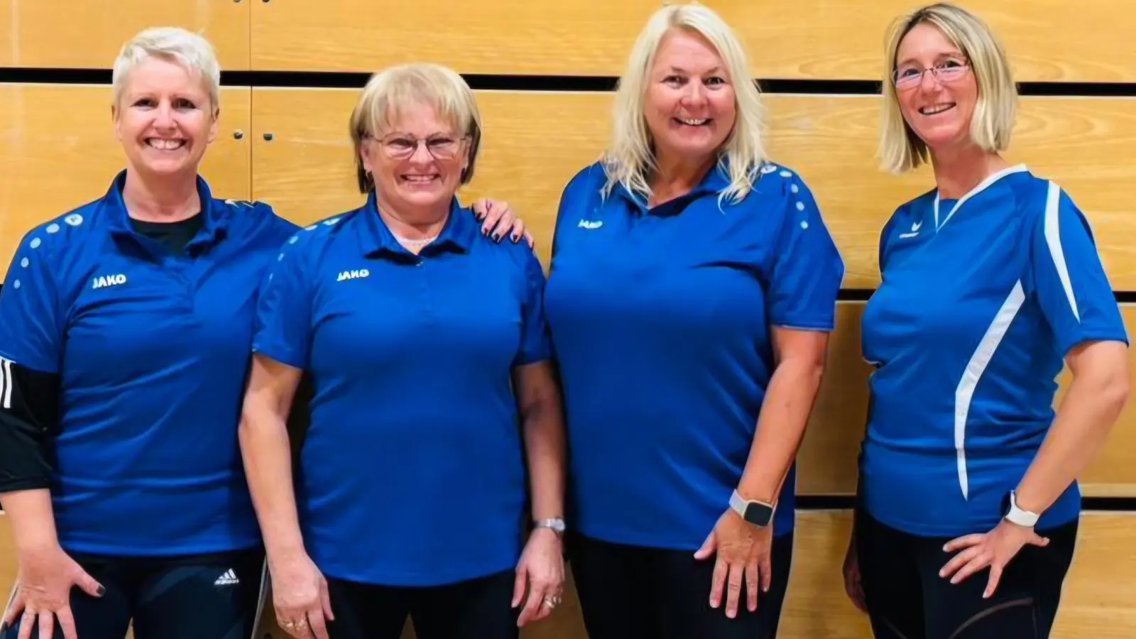 Die bisherige Spartenleiterin Gerda Donhauser (Zweite von links), die neue 1. Spartenleiterin Andrea Kaufmann(Zweite von rechts) und die beiden Stellvertreterinnen, Manuela Menzel (links) und Heike Graf (rechts). (Bild: Claudia Höfler-Strobel)