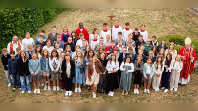 Gruppenfoto der Firmlinge mit Bischof DR. Rudolf Voderholzer (Bild: Markus König)