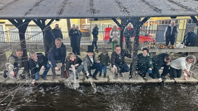 Geldbeutelwaschen in Wunsiedel. (Bild: Kristina Wiedel)